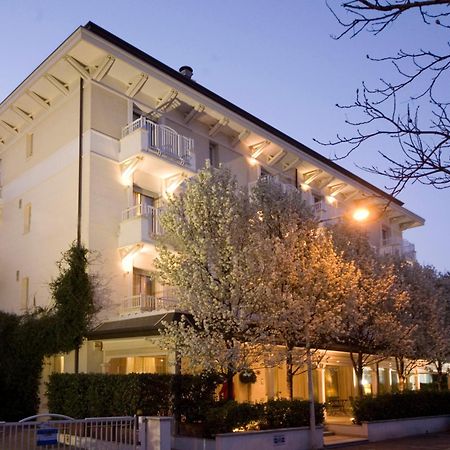 Hotel Maestrale Riccione Eksteriør billede