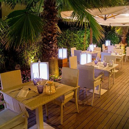 Hotel Maestrale Riccione Eksteriør billede