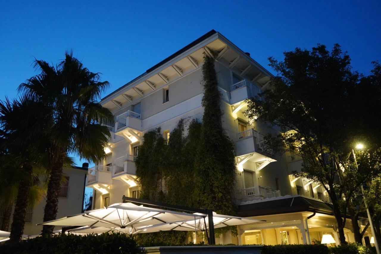 Hotel Maestrale Riccione Eksteriør billede