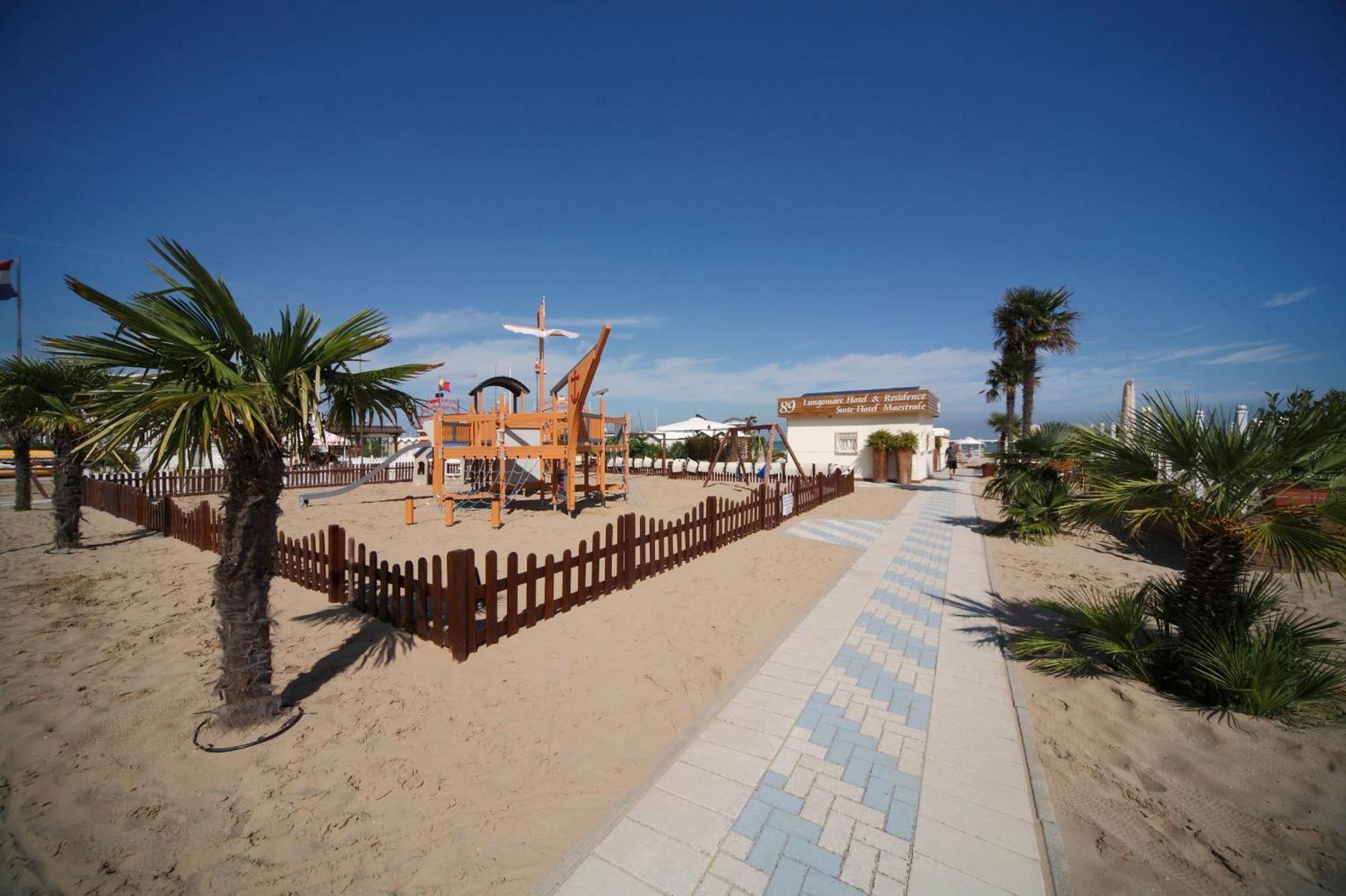 Hotel Maestrale Riccione Eksteriør billede
