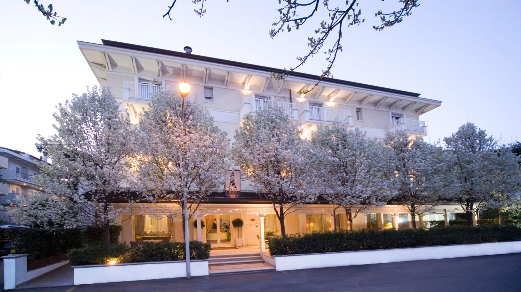 Hotel Maestrale Riccione Eksteriør billede