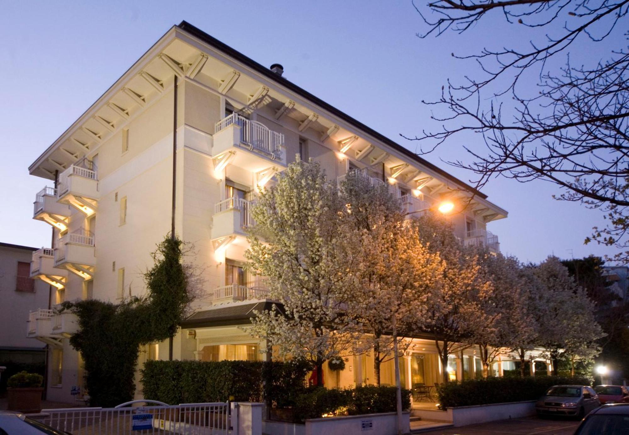 Hotel Maestrale Riccione Eksteriør billede